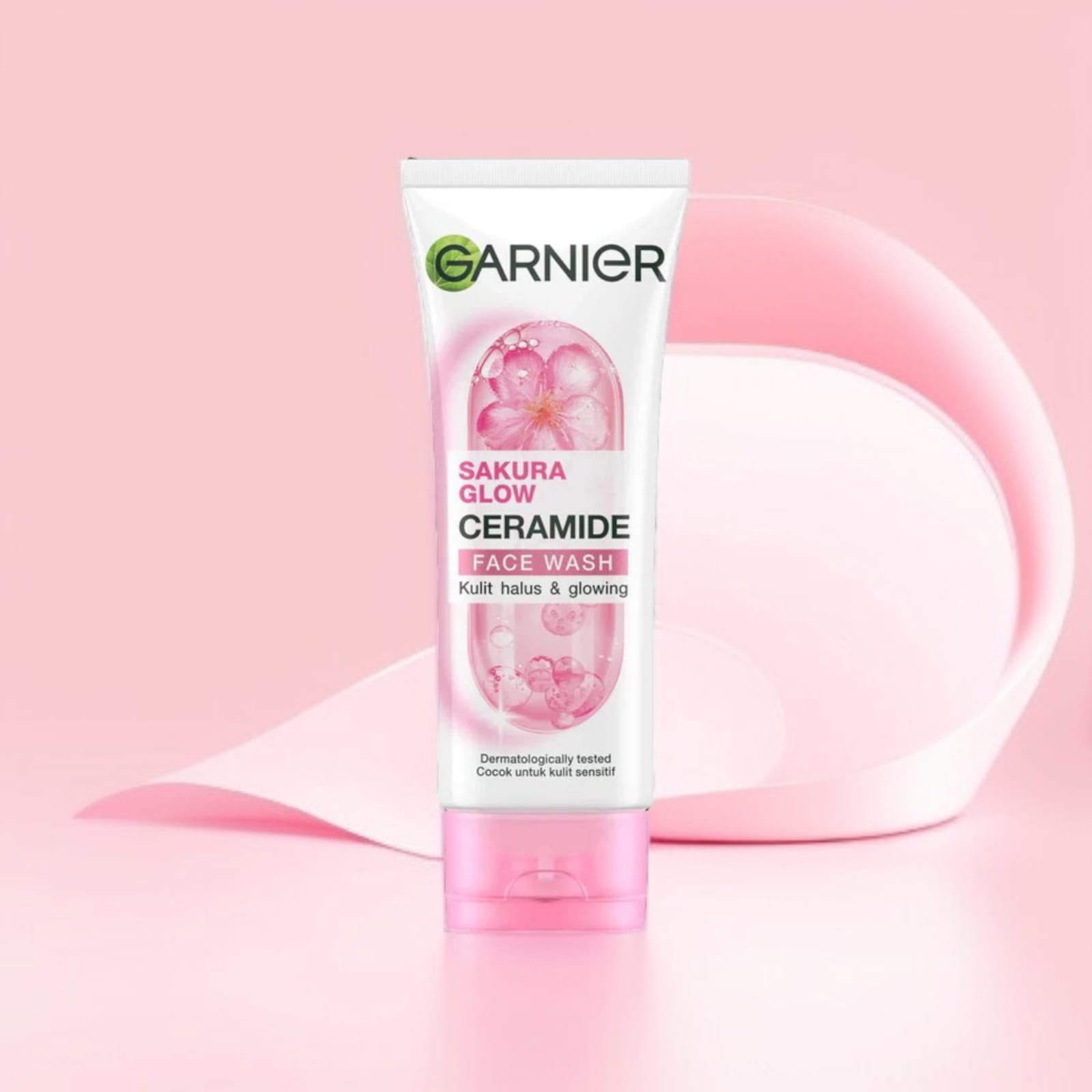 Garnier Sakura Glow Ceramide Face Wash, 100ml